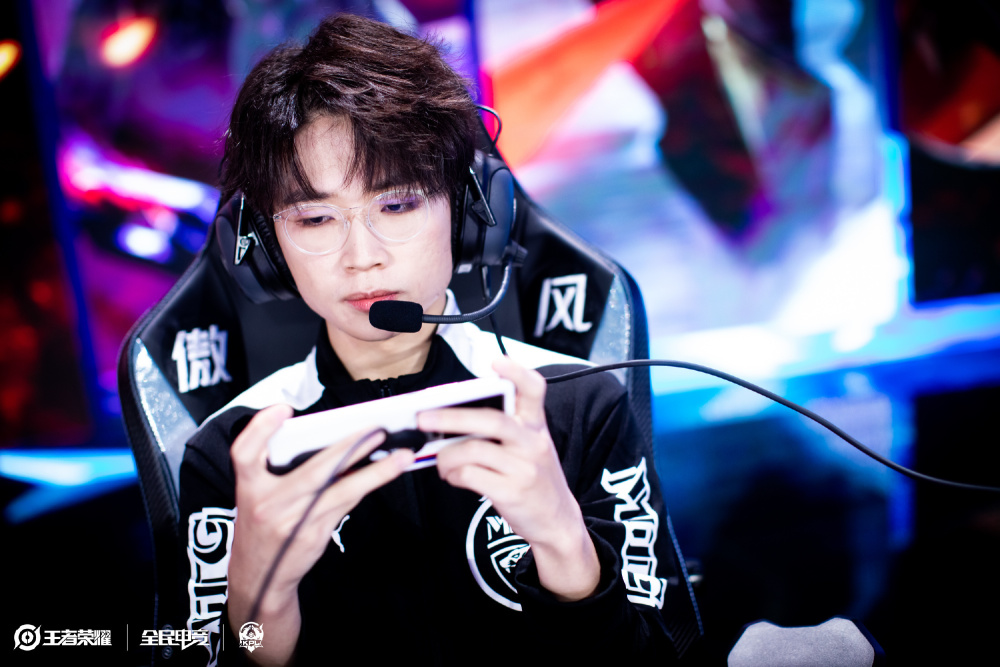 而在内线突 而在内线突